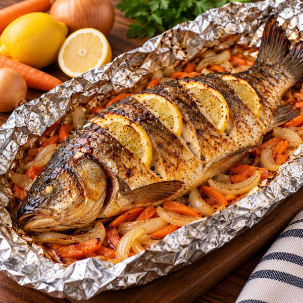 Карп, запеченный в фольге с лимоном