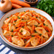 Тушёная куриная грудка с морковью и луком