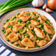 Куриная грудка тушеная с луком и чесноком