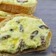 Бутерброд с творогом и изюмом