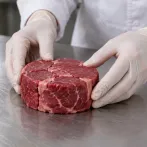 Трансглутаминаза в продуктах: что такое «мясной клей» и опасен ли он